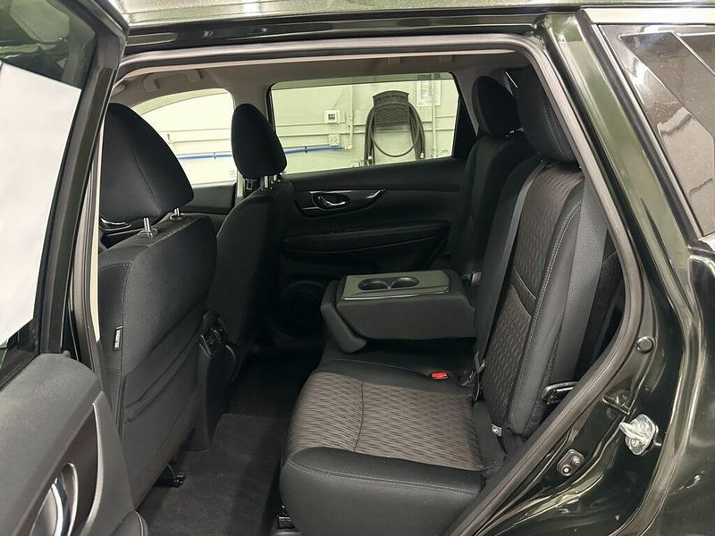 2020 Nissan Rogue SVImage 24