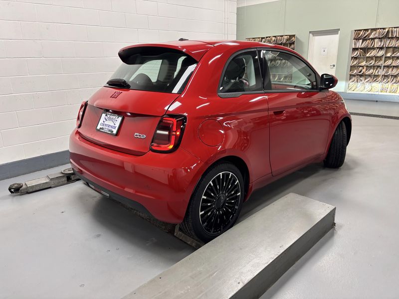 New 2024 Fiat 500e Inspi(red)Image 8