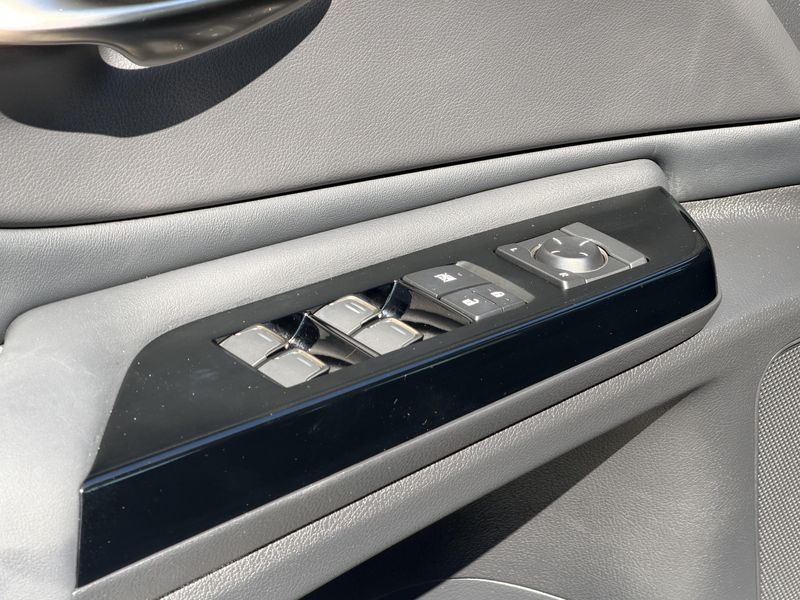 Used 2025 Lexus ES 350Image 18