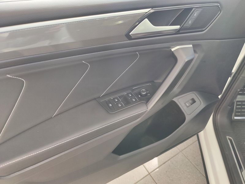2024 Volkswagen Tiguan SE R-Line Black AWD w/SunroofImage 23