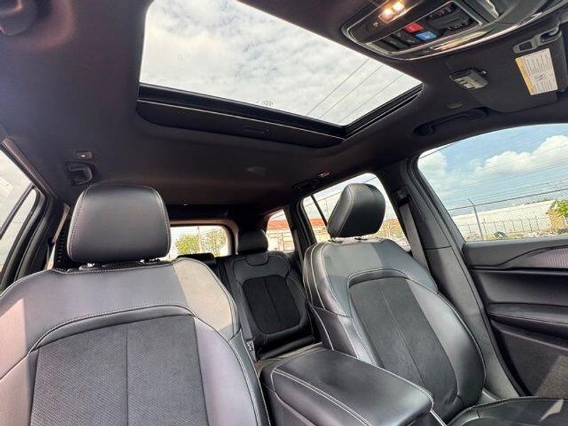 Used 2025 Jeep Grand Cherokee Altitude XImage 17