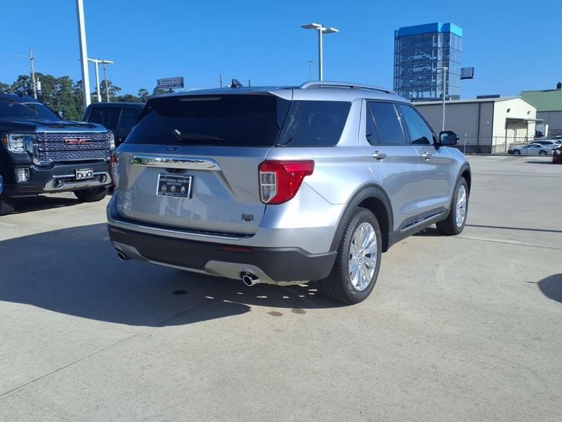 2022 Ford Explorer LimitedImage 2