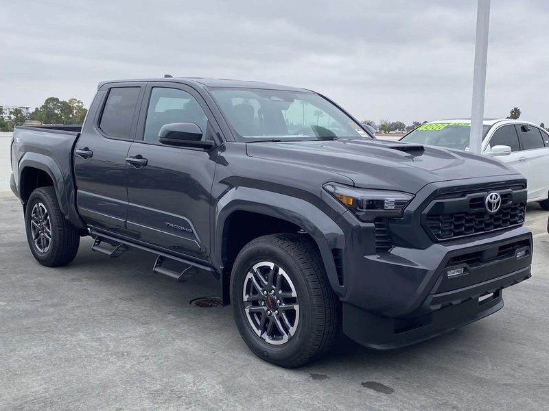 2024 Toyota Tacoma TRD SportImage 2