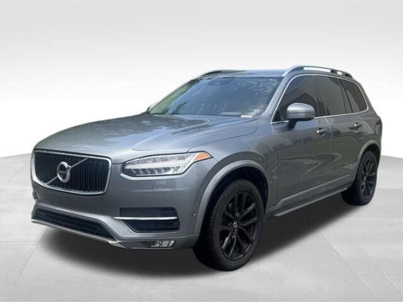 2016 Volvo XC90 T6 Momentum