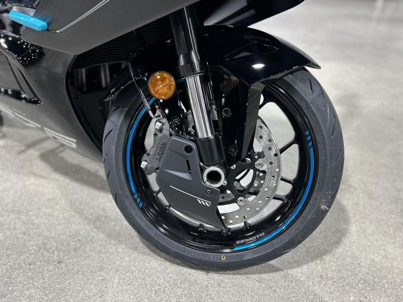 2025 CFMOTO 675SS Image 9