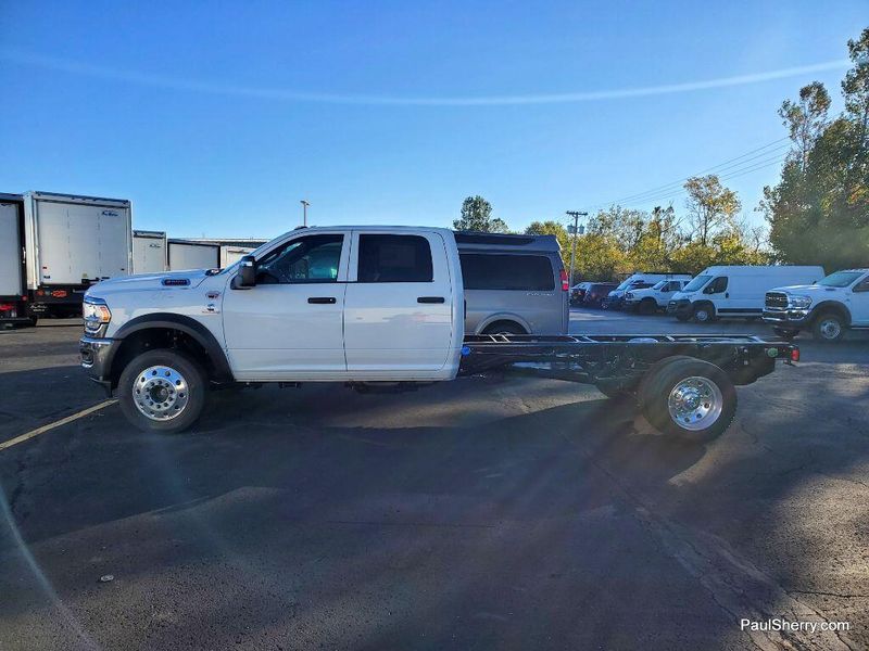 2024 RAM 5500 Tradesman Chassis Crew Cab 4x4 84