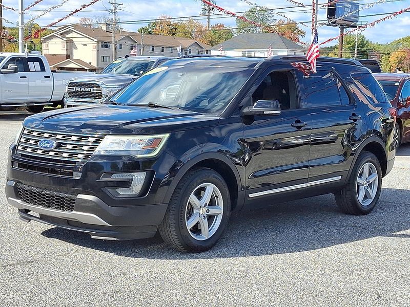 2016 Ford Explorer XLT photo 3