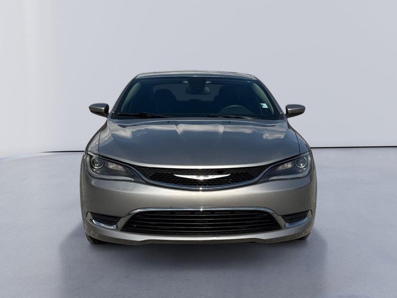 2016 Chrysler 200 Limited photo 2
