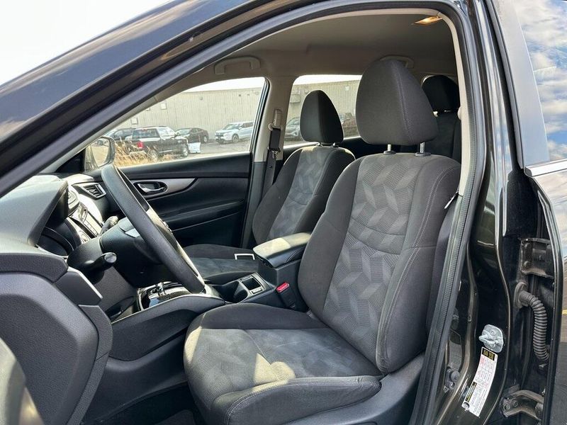 2016 Nissan Rogue SVImage 17