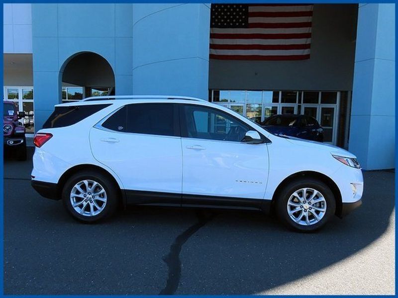 2021 Chevrolet Equinox LTImage 2