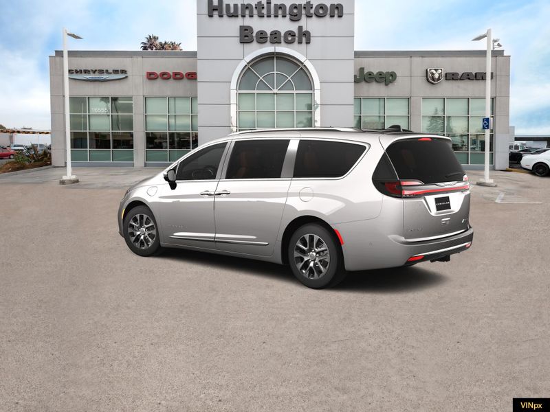 2025 Chrysler Pacifica Hybrid PinnacleImage 4