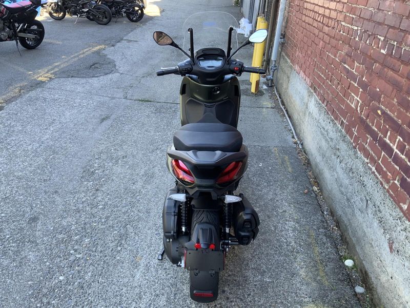 New 2024 PIAGGIO BEVERLY 400 HPE 