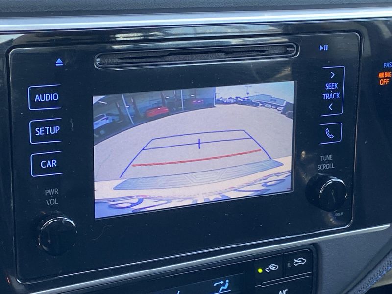 Used 2018 Toyota Corolla SEImage 19