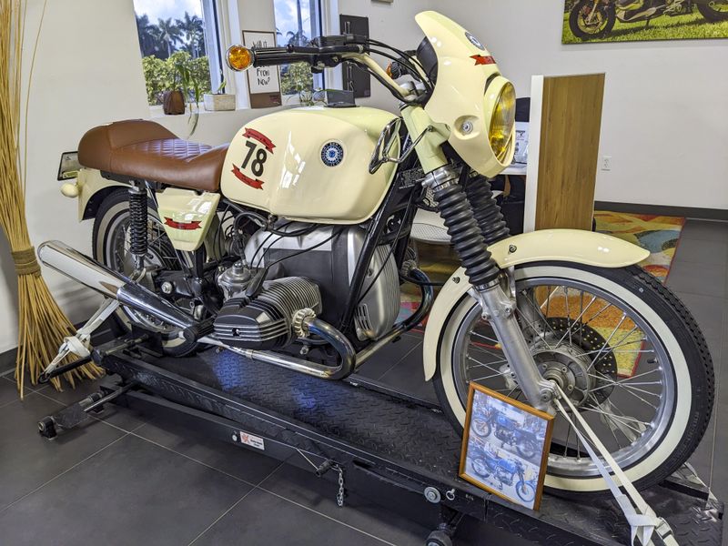2024 Royal Enfield SUPER METEOR  in a INTERSTELLAR GREY exterior color. Royal Enfield Motorcycles of Miami (786) 845-0052 remotorcyclesofmiami.com 