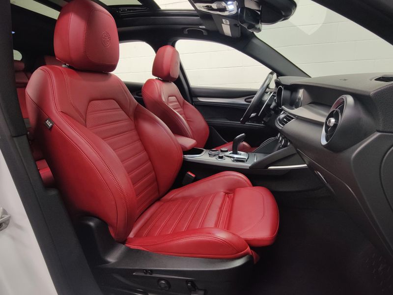 Used 2023 Alfa Romeo Stelvio Veloce AWD w/Sunroof & NavImage 5