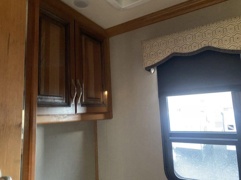 Used 2016 HOLIDAY RAMBLER VACATIONER 34ST MOTOR HOME Image 30