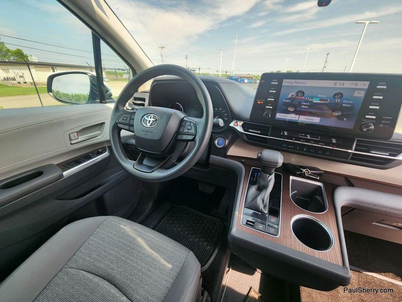 2022 Toyota Sienna Hybrid LEImage 49