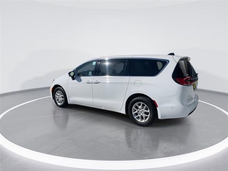 2025 Chrysler Pacifica SelectImage 6