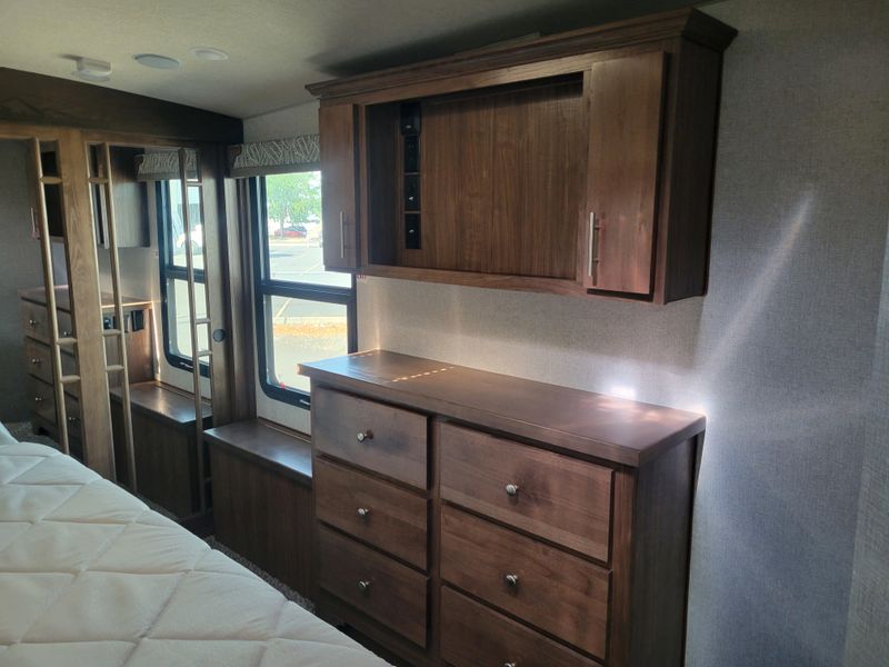 Used 2022 ARCTIC FOX 29-5K Image 16
