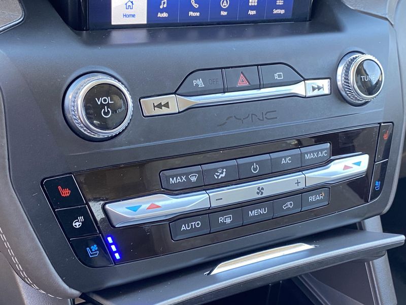 2020 Ford Explorer PlatinumImage 24
