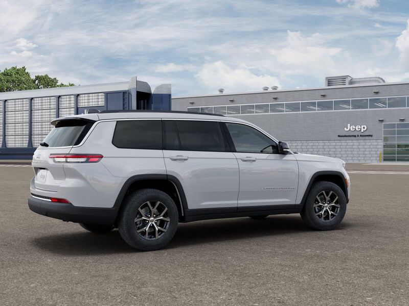 New 2025 Jeep Grand Cherokee L Limited 4x4Image 40