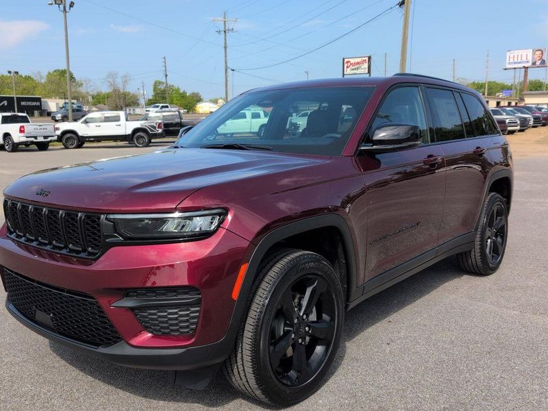 2025 Jeep Grand Cherokee Altitude X 4x2Image 3