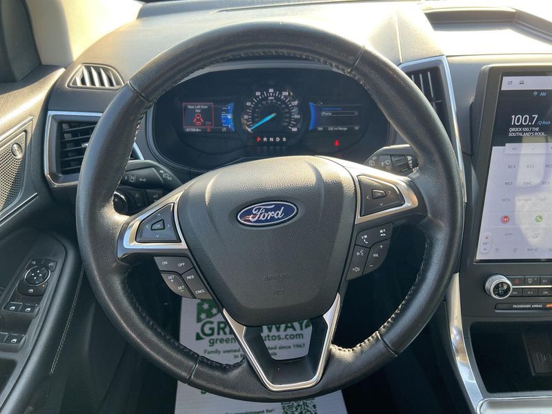 2022 Ford Edge Titanium photo 23