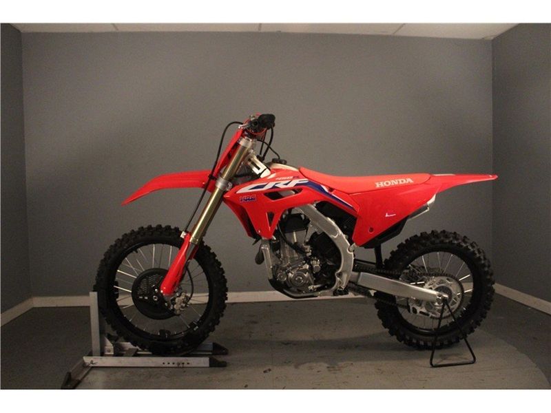 2022 Honda CRF 450R in a Red exterior color. New England Powersports 978 338-8990 pixelmotiondemo.com 