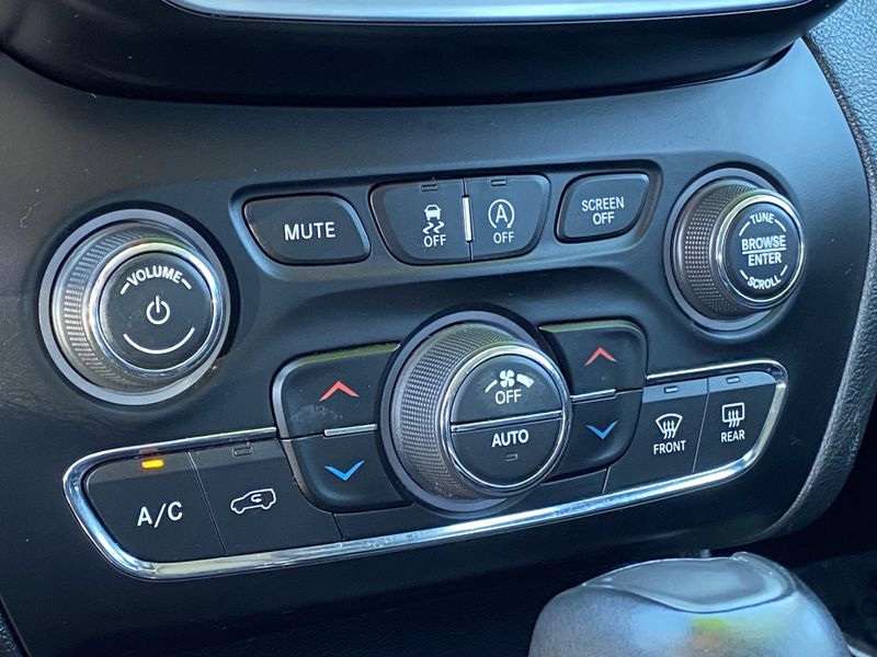 Used 2019 Jeep Cherokee Latitude PlusImage 20