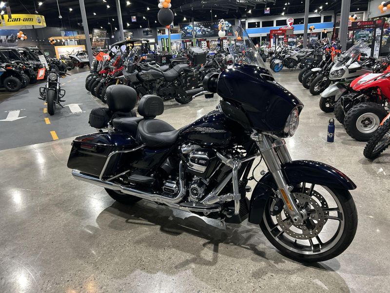 Used 2019 Harley-Davidson STREET GLIDE Image 11