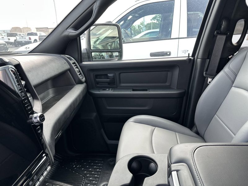 New 2025 RAM 3500 Tradesman Crew Cab Chassis 4x4 60
