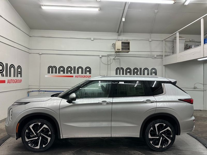 2024 Mitsubishi Outlander SEL in a Alloy Silver Metallic exterior color and 08ainterior. Marina Auto Group (855) 564-8688 marinaautogroup.com 