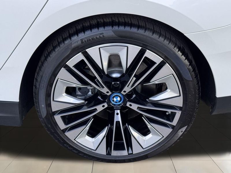 2025 BMW i5 xDrive40Image 17