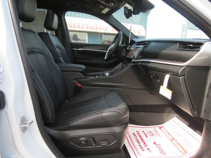 New 2026 Jeep Grand Cherokee Limited Reserve 4x4Image 19