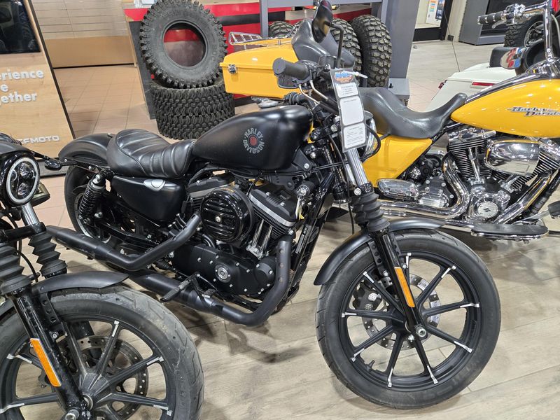 USED 2022 HARLEY SPORTSTER IRON 883 Image 1