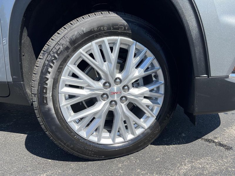 2026 Gmc Acadia Elevation photo 2