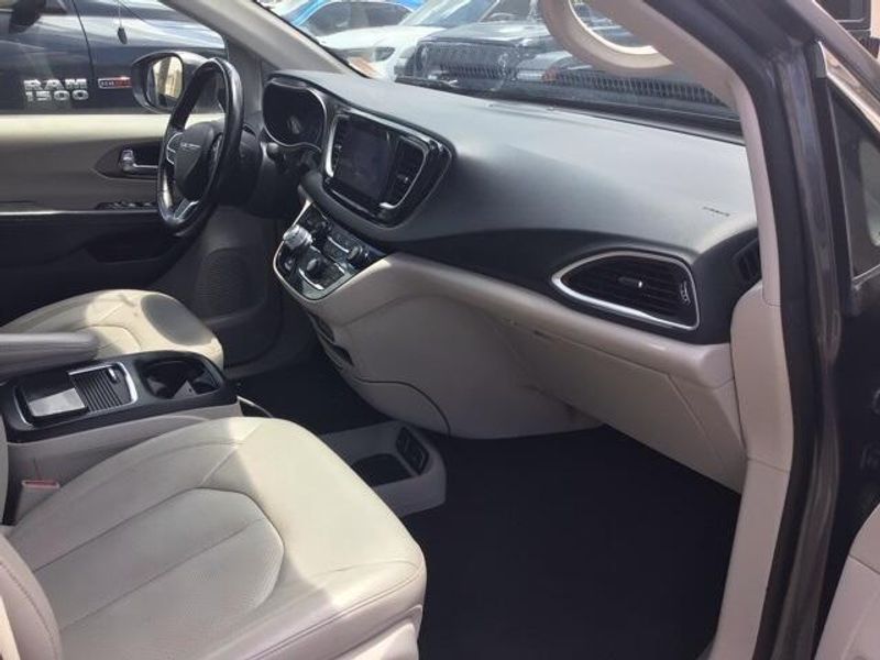 2021 Chrysler Pacifica Touring LImage 10