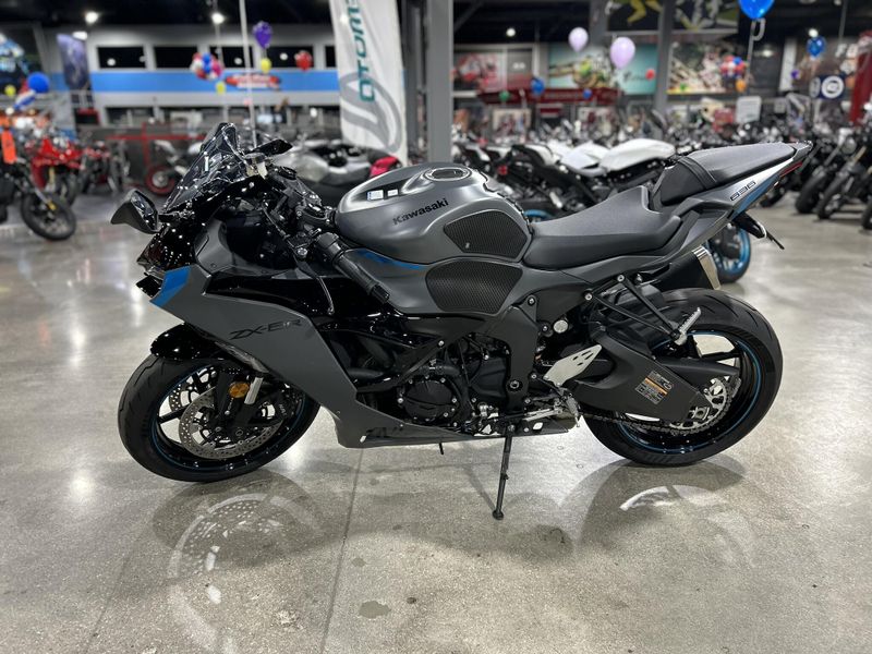 Used 2025 Kawasaki NINJA ZX-6R ABS Image 15