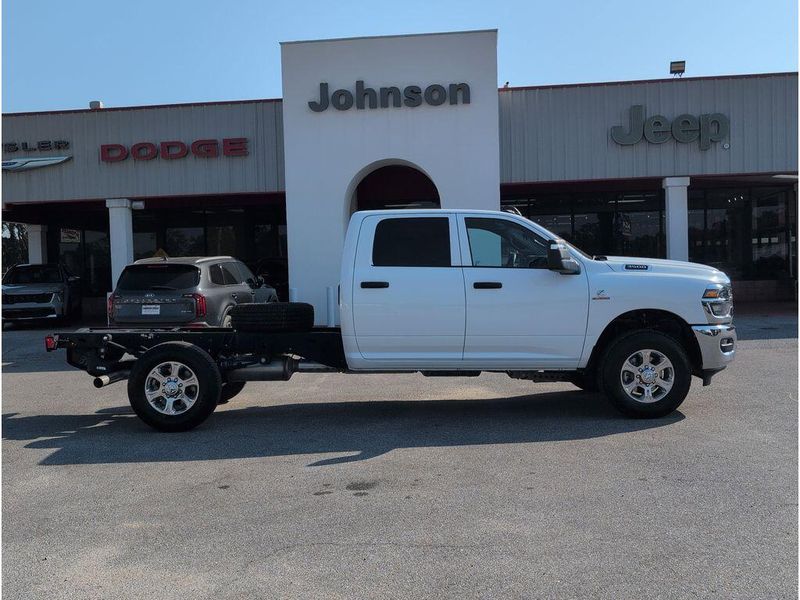 New 2026 RAM 3500 Tradesman Crew Cab Chassis 4x4 60