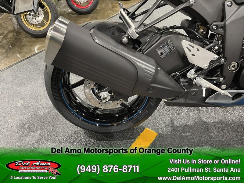 2025 Kawasaki NINJA ZX-6R ABS Image 8
