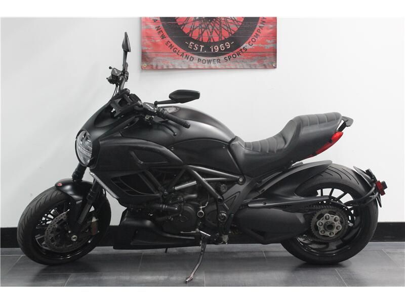 2013 Ducati DIAVEL DARK Image 3