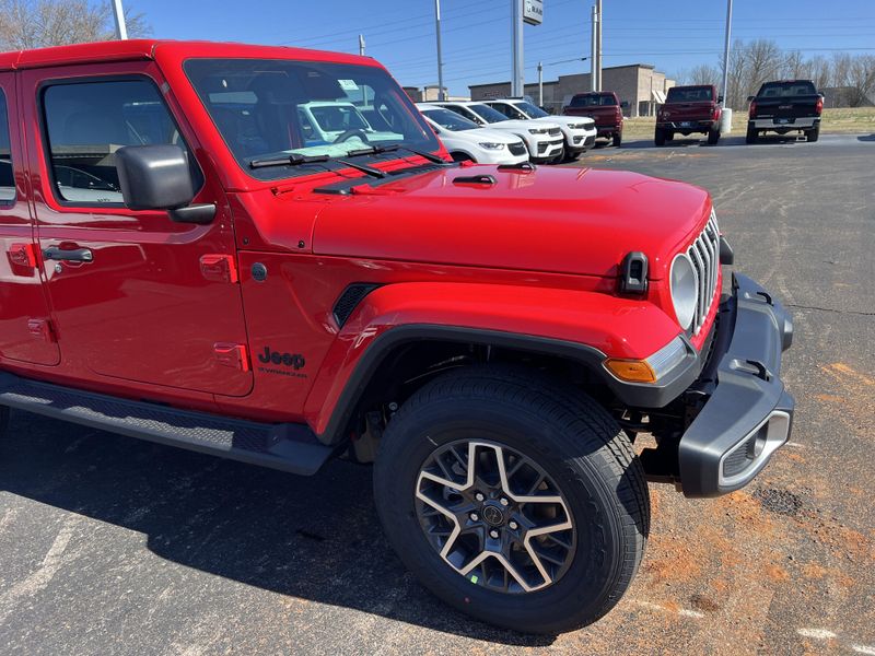 New 2026 Jeep Wrangler 4-door SaharaImage 4