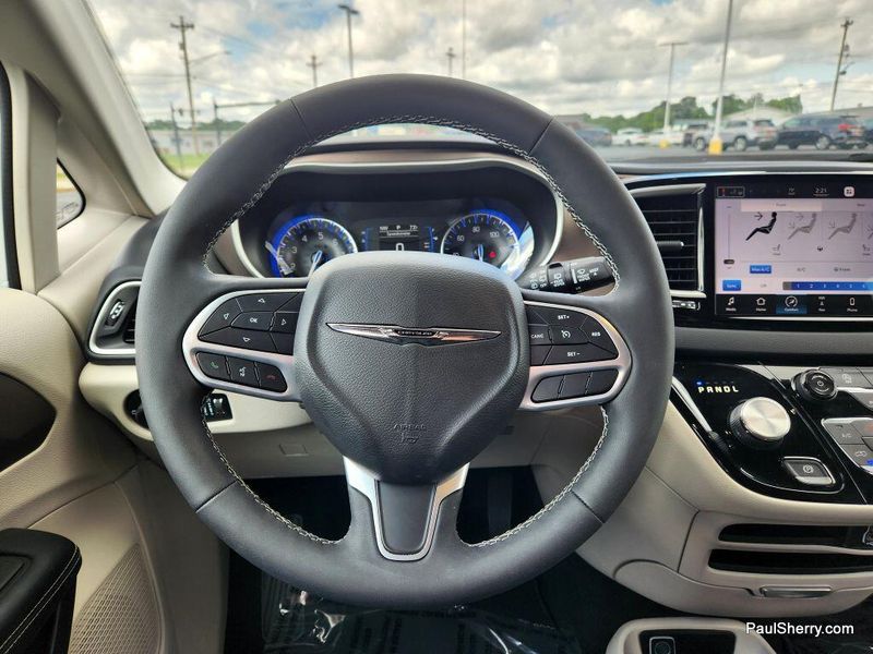 Used 2022 Chrysler Voyager LXImage 38