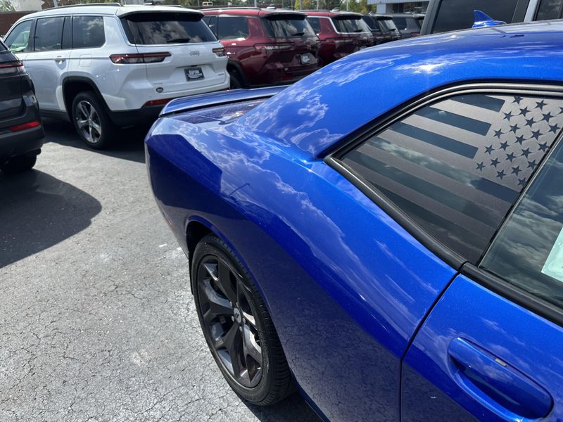 2018 Dodge Challenger SXT Plus photo 6
