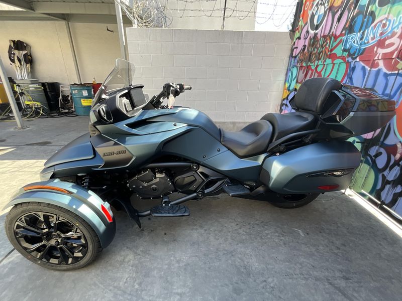 New 2025 Can-Am SPYDER F3 LIMITED Image 4