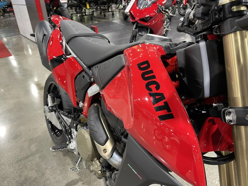 New 2025 Ducati HYPERMOTARD 698 Image 10