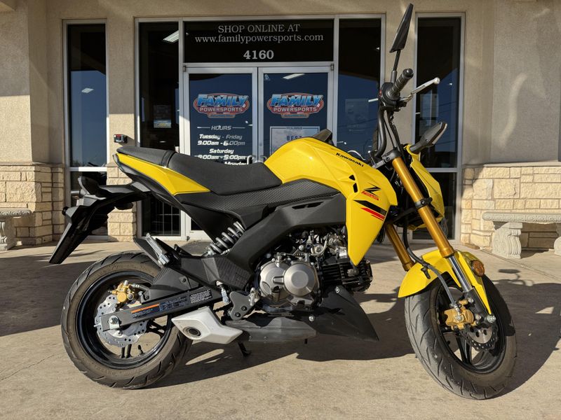 2022 Kawasaki Z125 PRO BASE YELLOWImage 1