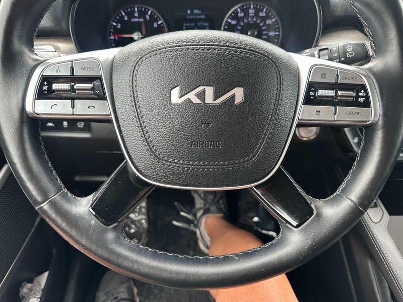 2022 Kia Telluride EX photo 3