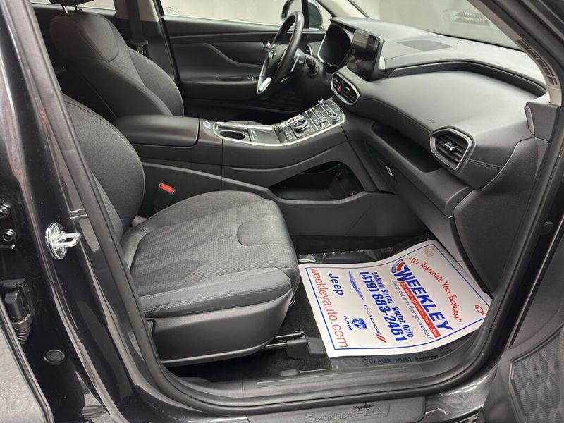 Used 2023 Hyundai Santa Fe SELImage 18