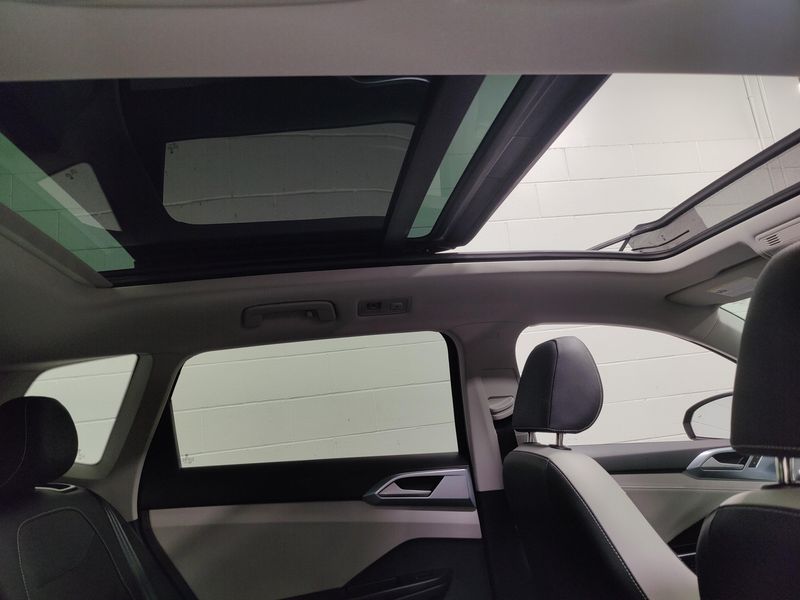 Used 2025 Volkswagen Taos SE AWD w/SunroofImage 7